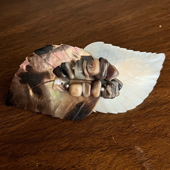 Shell Hair Barrette - Picture 2 of 3